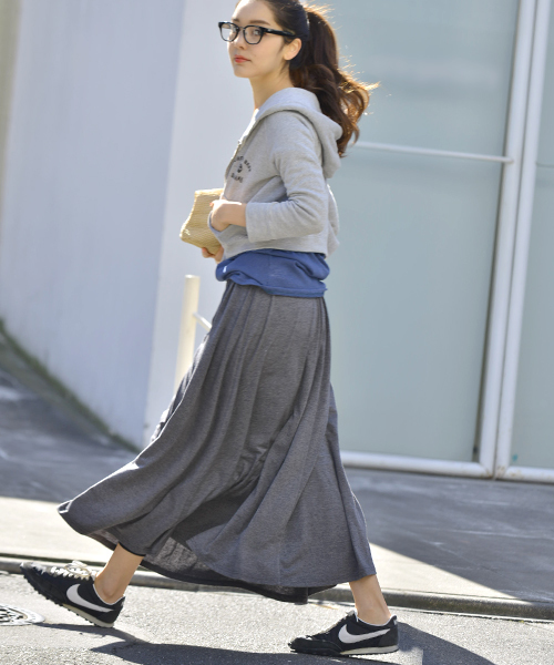 coca(coca)(コカ)の「落ち感フレアロングスカート(スカート・レディース・ホワイト/ホワイト系その他/ブラック×ホワイト/グリーン/ピンク/ブラック系その他/ライトピンク/オリーブ/グレー/ホワイト×ブラック/ブラック/エメラルドブルー/チャコール/ダークブルー/マスタード/カーキ/ブラウン/ベージュ・ONESIZE/ONE SIZE)」の8枚目の写真