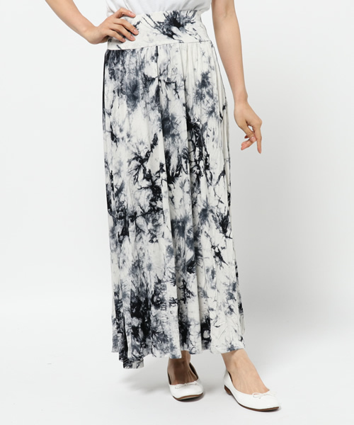 coca(coca)(コカ)の「落ち感フレアロングスカート(スカート・レディース・ホワイト/ホワイト系その他/ブラック×ホワイト/グリーン/ピンク/ブラック系その他/ライトピンク/オリーブ/グレー/ホワイト×ブラック/ブラック/エメラルドブルー/チャコール/ダークブルー/マスタード/カーキ/ブラウン/ベージュ・ONESIZE/ONE SIZE)」の4枚目の写真