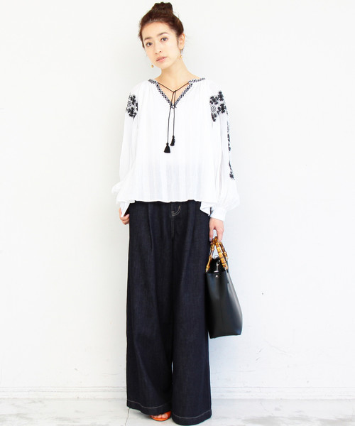 BEAUTY&YOUTH UNITED ARROWS（ビューティーアンドユースユナイテッドアローズ）の「【WEB限定】by ※∴デニムタックワイドパンツ о（デニムパンツ・レディース・ネイビー/コバルトブルー・LARGE/MEDIUM/SMALL）」の8枚目の写真