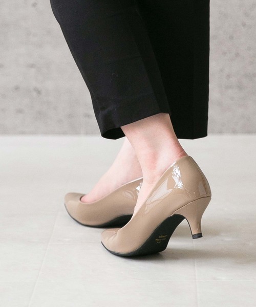 menue(メヌエ)の「ポインテッドトゥ ミドルヒールパンプス(パンプス・レディース・レモンイエロー/ガンメタ/ブラック/グレイッシュベージュ/ピンク/ネイビー/キャメル/パイソン/ブルー系その他/マスタード/ゴールド/ライトブルー/レッド/グレー/ブラック系その他2/ブラック系その他/サーモンピンク/テラコッタ/オリーブ/ピンクベージュ/アイボリー/モスグリーン/ホワイト/その他/ライトグレー/グレー系その他/レッド系その他/ラベンダー/ブラウン系その他/ピンク系その他3/グレー系その他2/ピンク系その他/グリーン系その他/ピンク系その他2/マジェンタ/シルバー/グレー系その他5/ホワイト系その他/グレー系その他4/ブラック系その他3/グレー系その他3/ブラック系その他4/グレー系その他6/レッド系/ベージュ系その他2・24.5cm/24.0cm/22.5cm/25.5cm/26.0cm/25.0cm/23.0cm/23.5cm/22.0cm/21.5cm/21.0cm)」の19枚目の写真