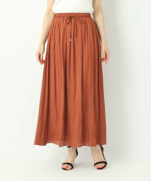 A part by(アパートバイ)の「サテンギャザーマキシスカート 757071 (スカート・レディース・イエロー/ネイビー/テラコッタ/ベージュ・FREE)」の1枚目の写真