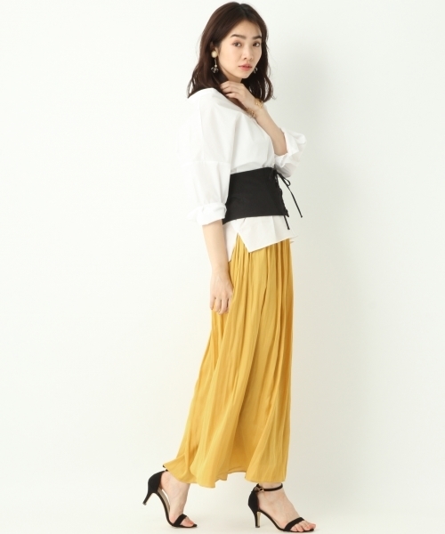 A part by(アパートバイ)の「サテンギャザーマキシスカート 757071 (スカート・レディース・イエロー/ネイビー/テラコッタ/ベージュ・FREE)」の6枚目の写真