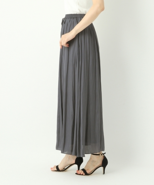 A part by(アパートバイ)の「サテンギャザーマキシスカート 757071 (スカート・レディース・イエロー/ネイビー/テラコッタ/ベージュ・FREE)」の7枚目の写真