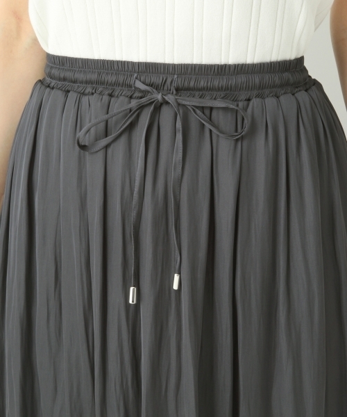 A part by(アパートバイ)の「サテンギャザーマキシスカート 757071 (スカート・レディース・イエロー/ネイビー/テラコッタ/ベージュ・FREE)」の9枚目の写真