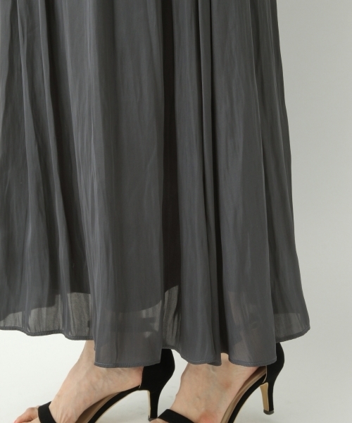 A part by(アパートバイ)の「サテンギャザーマキシスカート 757071 (スカート・レディース・イエロー/ネイビー/テラコッタ/ベージュ・FREE)」の11枚目の写真