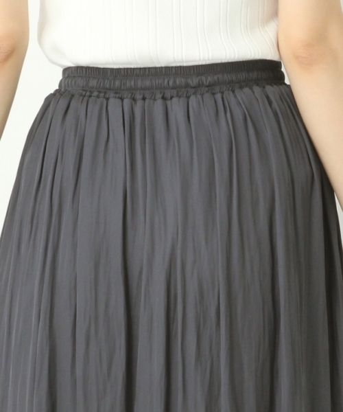 A part by(アパートバイ)の「サテンギャザーマキシスカート 757071 (スカート・レディース・イエロー/ネイビー/テラコッタ/ベージュ・FREE)」の12枚目の写真