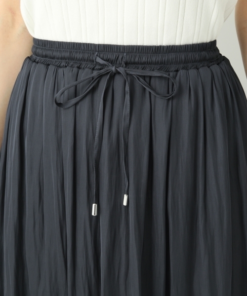 A part by(アパートバイ)の「サテンギャザーマキシスカート 757071 (スカート・レディース・イエロー/ネイビー/テラコッタ/ベージュ・FREE)」の17枚目の写真