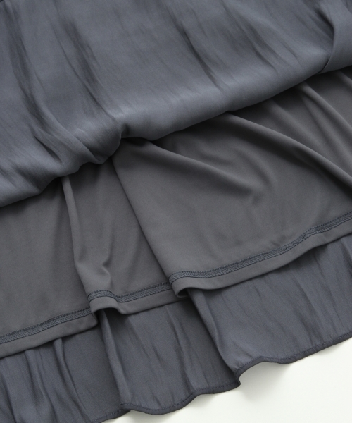 A part by(アパートバイ)の「サテンギャザーマキシスカート 757071 (スカート・レディース・イエロー/ネイビー/テラコッタ/ベージュ・FREE)」の21枚目の写真