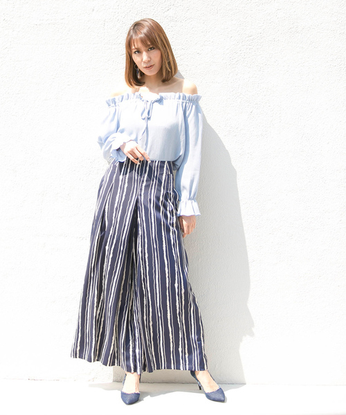 AMBIENT(アンビエント)の「イレギュラーストライプワイドパンツ(その他パンツ・レディース・ホワイト×ブラック/ベージュ/ネイビー・S/M)」の1枚目の写真