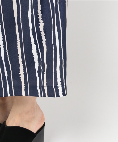 AMBIENT(アンビエント)の「イレギュラーストライプワイドパンツ(その他パンツ・レディース・ホワイト×ブラック/ベージュ/ネイビー・S/M)」の8枚目の写真