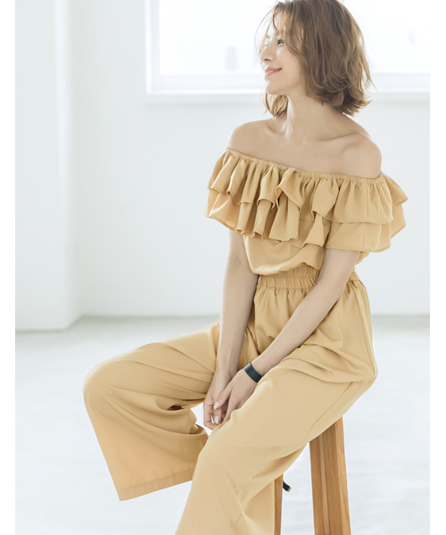 Re:EDIT（リエディ）の「[ロマンティックなボリュームフリル]フリルオフショルダーオールインワンボトムス/パンツ/オールインワン[リエディ]（つなぎ/オールインワン・レディース・グレー/ベージュ/マスタード/ネイビー/ブラック/ピンク/グリーン・MEDIUM/SMALL/LARGE）」の4枚目の写真