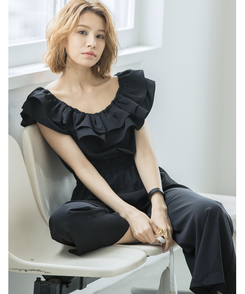 Re:EDIT（リエディ）の「[ロマンティックなボリュームフリル]フリルオフショルダーオールインワンボトムス/パンツ/オールインワン[リエディ]（つなぎ/オールインワン・レディース・グレー/ベージュ/マスタード/ネイビー/ブラック/ピンク/グリーン・MEDIUM/SMALL/LARGE）」の2枚目の写真