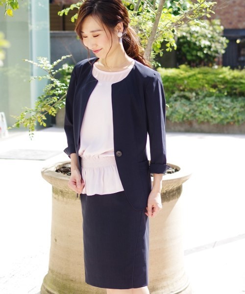 NARACAMICIE(ナラカミーチェ)の「【セットアップスーツ対応】キュプラポリエステルノーカラージャケット(スーツジャケット・レディース・ネイビー/ブルー/ブラック・MEDIUM/LARGE/SMALL)」の6枚目の写真