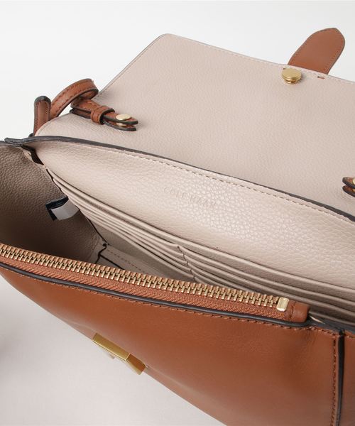 COLE HAAN（コールハーン）の「ケイデン クロスボディ womens（メッセンジャーバッグ・レディース・ブラウン・OSFA）」の3枚目の写真