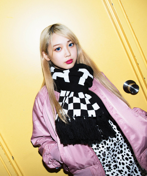 WEGO(ウィゴー)の「WEGO/前ボタンパネルタイトミニスカート(デニムスカート・レディース・インディゴブルー/ダークインディゴブルー/その他1/ブルー/ブラック・SMALL/MEDIUM/LARGE)」の21枚目の写真