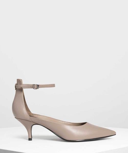 CHARLES & KEITH(チャールズ & キース)の「ポインテッドアンクルストラップヒール / Pointed Ankle Strap Heels(サンダル・レディース・ブラック/ライトベージュ/ブラック系その他2・23cm/23.5cm/24.5cm/25cm)」の3枚目の写真