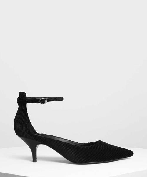 CHARLES & KEITH(チャールズ & キース)の「ポインテッドアンクルストラップヒール / Pointed Ankle Strap Heels(サンダル・レディース・ブラック/ライトベージュ/ブラック系その他2・23cm/23.5cm/24.5cm/25cm)」の2枚目の写真