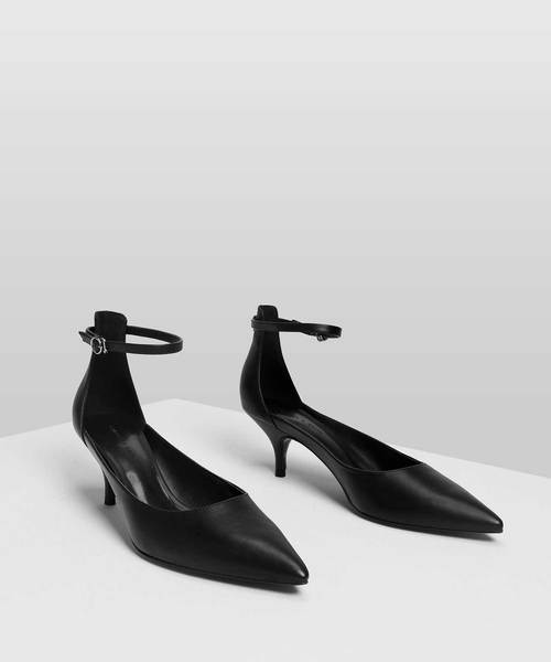 CHARLES & KEITH(チャールズ & キース)の「ポインテッドアンクルストラップヒール / Pointed Ankle Strap Heels(サンダル・レディース・ブラック/ライトベージュ/ブラック系その他2・23cm/23.5cm/24.5cm/25cm)」の5枚目の写真