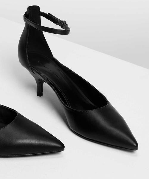 CHARLES & KEITH(チャールズ & キース)の「ポインテッドアンクルストラップヒール / Pointed Ankle Strap Heels(サンダル・レディース・ブラック/ライトベージュ/ブラック系その他2・23cm/23.5cm/24.5cm/25cm)」の7枚目の写真