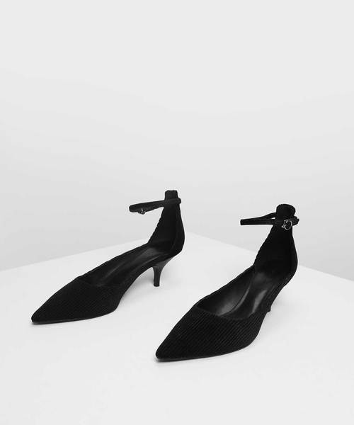 CHARLES & KEITH(チャールズ & キース)の「ポインテッドアンクルストラップヒール / Pointed Ankle Strap Heels(サンダル・レディース・ブラック/ライトベージュ/ブラック系その他2・23cm/23.5cm/24.5cm/25cm)」の11枚目の写真