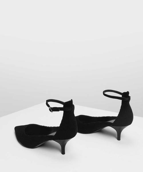 CHARLES & KEITH(チャールズ & キース)の「ポインテッドアンクルストラップヒール / Pointed Ankle Strap Heels(サンダル・レディース・ブラック/ライトベージュ/ブラック系その他2・23cm/23.5cm/24.5cm/25cm)」の12枚目の写真