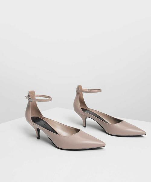 CHARLES & KEITH(チャールズ & キース)の「ポインテッドアンクルストラップヒール / Pointed Ankle Strap Heels(サンダル・レディース・ブラック/ライトベージュ/ブラック系その他2・23cm/23.5cm/24.5cm/25cm)」の17枚目の写真