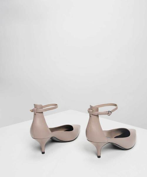 CHARLES & KEITH(チャールズ & キース)の「ポインテッドアンクルストラップヒール / Pointed Ankle Strap Heels(サンダル・レディース・ブラック/ライトベージュ/ブラック系その他2・23cm/23.5cm/24.5cm/25cm)」の18枚目の写真