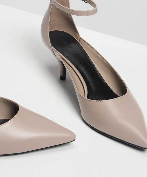 CHARLES & KEITH(チャールズ & キース)の「ポインテッドアンクルストラップヒール / Pointed Ankle Strap Heels(サンダル・レディース・ブラック/ライトベージュ/ブラック系その他2・23cm/23.5cm/24.5cm/25cm)」の19枚目の写真