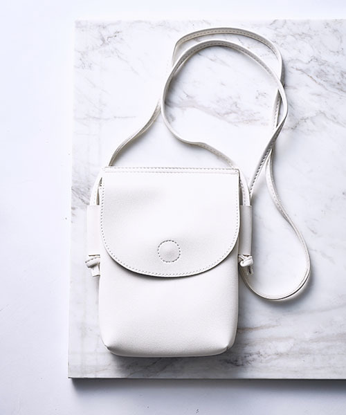 VIBGYOR Women(ヴィブジョー ウィメン)の「ミニショルダーバッグ/サコッシュ(ショルダーバッグ)」|ホワイト
