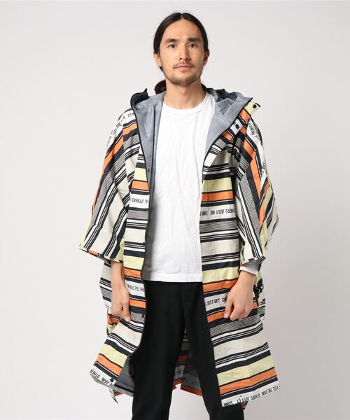 KiU（キウ）の「レインポンチョ <マイティー>（レインコート/ポンチョ・メンズ・ピンク/グリーン系カモフラージュ/ブラック系その他/オフホワイト/ブラック/ブラック系その他2/ネイビー/オレンジ・FREE）」の15枚目の写真