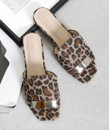 KOBE LETTUCE | スクエアモチーフ金具付き甲深フラットサンダル　シューズ(サンダル)