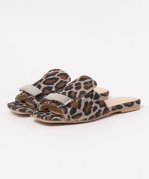 KOBE LETTUCE（コウベレタス）の「スクエアモチーフ金具付き甲深フラットサンダル（サンダル・レディース・ホワイト/ブラック/シルバー/ブルー系その他/レオパード・LL/S/M/L）」の16枚目の写真