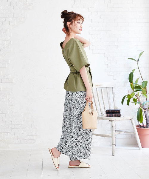 KOBE LETTUCE（コウベレタス）の「スクエアモチーフ金具付き甲深フラットサンダル（サンダル・レディース・ホワイト/ブラック/シルバー/ブルー系その他/レオパード・LL/S/M/L）」の10枚目の写真