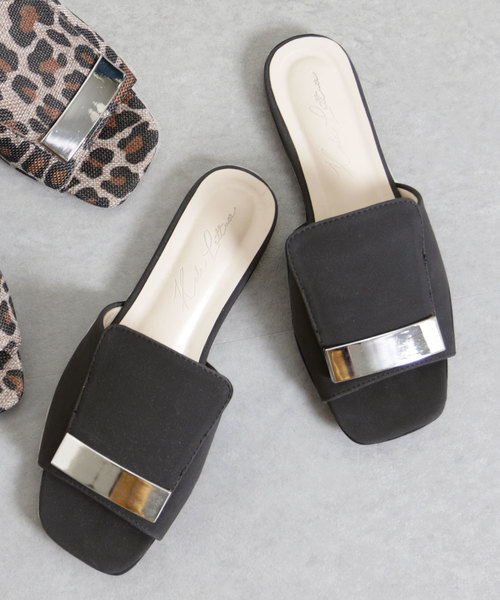 KOBE LETTUCE（コウベレタス）の「スクエアモチーフ金具付き甲深フラットサンダル（サンダル・レディース・ホワイト/ブラック/シルバー/ブルー系その他/レオパード・LL/S/M/L）」の11枚目の写真