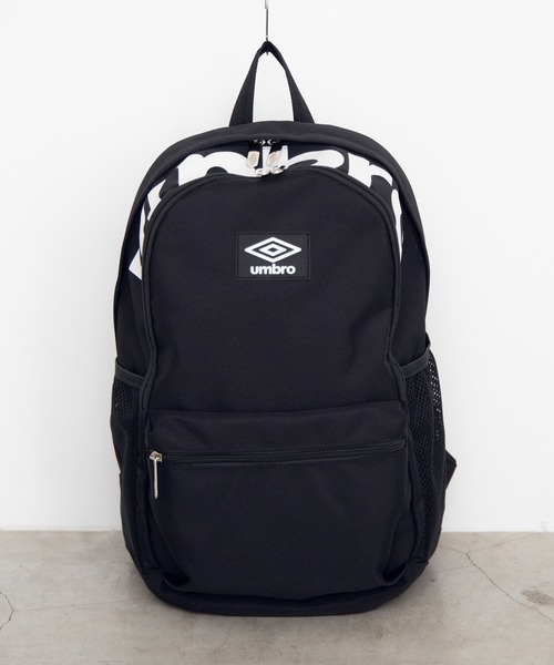 UMBRO(アンブロ)の「∴WEGO/UMBRO別注ラバーロゴデイパック(バックパック/リュック・メンズ・ブラック/ブラック系その他・FREE)」の8枚目の写真