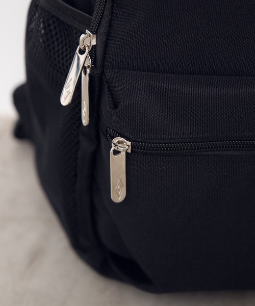 UMBRO(アンブロ)の「∴WEGO/UMBRO別注ラバーロゴデイパック(バックパック/リュック・メンズ・ブラック/ブラック系その他・FREE)」の14枚目の写真