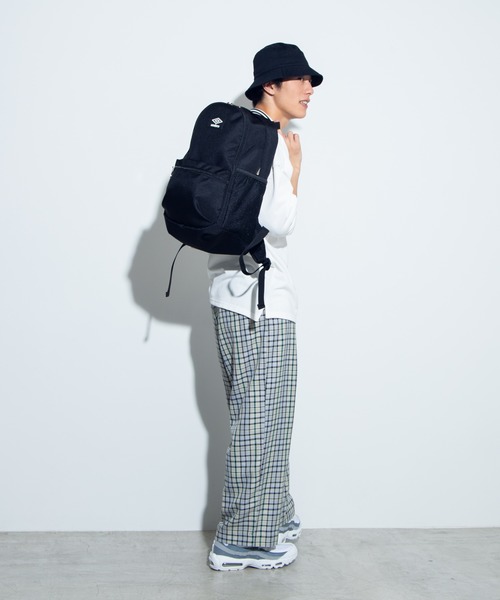 UMBRO(アンブロ)の「∴WEGO/UMBRO別注ラバーロゴデイパック(バックパック/リュック・メンズ・ブラック/ブラック系その他・FREE)」の18枚目の写真