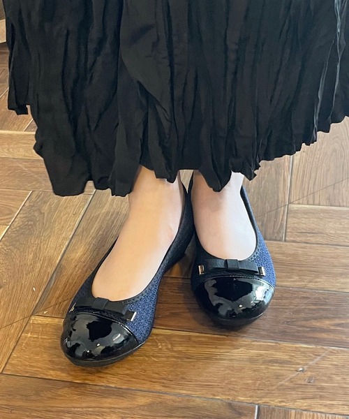 shopnikoniko(ショップニコニコ)の「日本製 バレエシューズ バイカラー リボン エナメル(バレエシューズ・レディース・ネイビー/グレー/ブラック/ワインレッド/グレー系その他/ベージュ系その他/レオパード/ベージュ・23.5/22/22.5/24.5/23/24)」の6枚目の写真