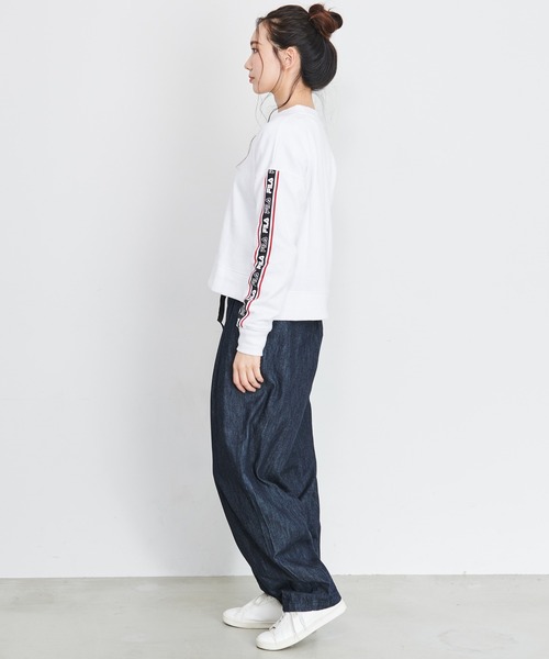 FILA（フィラ）の「FILA/フィラ ロゴテープ ショート丈 トレーナー ビッグシルエット スウェット（スウェット・レディース・ホワイト/ブラック/杢グレー・M/L）」の18枚目の写真