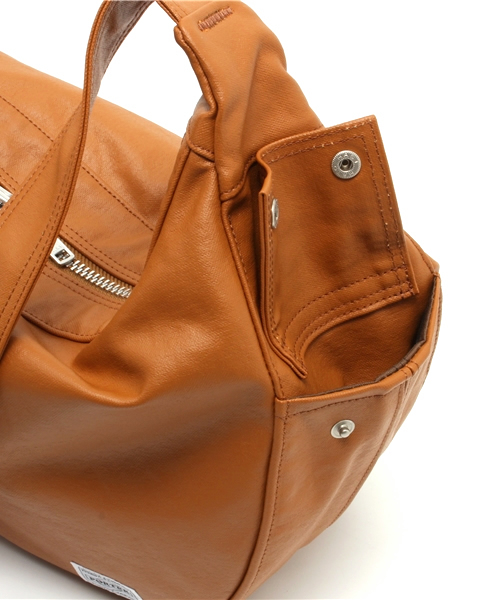 PORTER（ポーター）の「PORTER FREE STYLE SHOULDER BAG M <B印 YOSHIDA SELECT>（ショルダーバッグ・メンズ・ブラック/ブラウン系その他/ブラウン・ONE SIZE）」の11枚目の写真