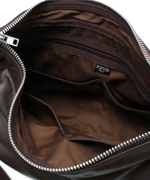 PORTER（ポーター）の「PORTER FREE STYLE SHOULDER BAG M <B印 YOSHIDA SELECT>（ショルダーバッグ・メンズ・ブラック/ブラウン系その他/ブラウン・ONE SIZE）」の13枚目の写真
