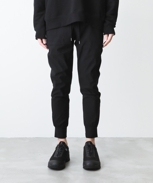 ATTACHMENT（アタッチメント）の「Vi/Nyハイパワーストレッチツイル ジョガーパンツ（その他パンツ・メンズ・ブラック/カーキ/ダークグレー・1/2/3）」の2枚目の写真