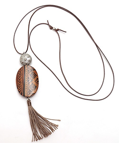 チチカカ（チチカカ）の「ペイントタッセル　ネックレス（ネックレス・レディース・ベージュ/ブラウン・FREE）」の2枚目の写真