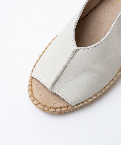 Calzanor（カルザノール）の「★Calzanor/Vカットミュール（サンダル・レディース・ホワイト/ブラウン・38/36/37/35）」の11枚目の写真