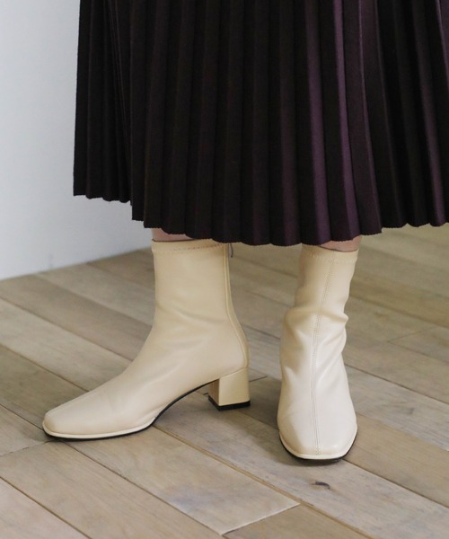 select MOCA(セレクトモカ)の「フェイクレザースクエアヒールブーツ(ブーツ・レディース・ライトベージュ/ブラック/ミント・LARGE/SMALL/MEDIUM)」の3枚目の写真