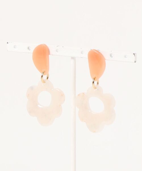 tone(トーン)の「【0r10n.】お花ピアス(ピアス(両耳用)・レディース・ホワイト/ベージュ/パープル/イエロー/オレンジ/ブルー・FREE)」の6枚目の写真