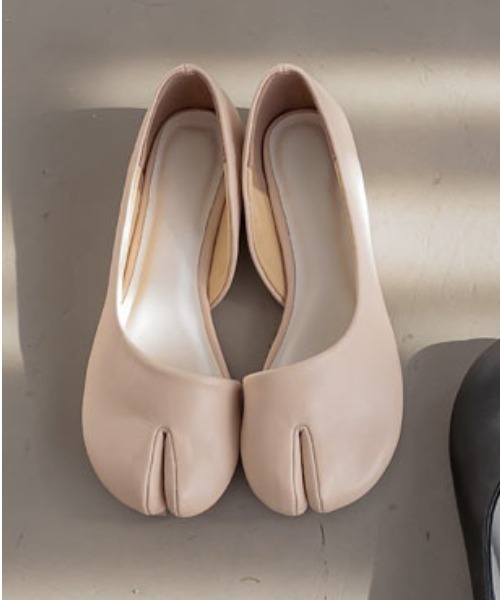 KOBE LETTUCE（コウベレタス）の「足袋サイドカットフラットパンプス（パンプス・レディース・ブラック/キャメル/ホワイト/ベージュ・L/S/LL/M）」の3枚目の写真