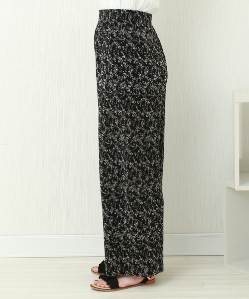 CHARM BERRY TIC(チャームベリーチック)の「花柄クリスタルプリーツパンツ(その他パンツ・レディース・ホワイト×ブラック/ブラック×ホワイト・M)」の6枚目の写真