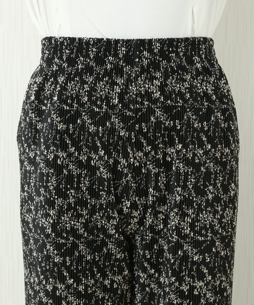 CHARM BERRY TIC(チャームベリーチック)の「花柄クリスタルプリーツパンツ(その他パンツ・レディース・ホワイト×ブラック/ブラック×ホワイト・M)」の12枚目の写真