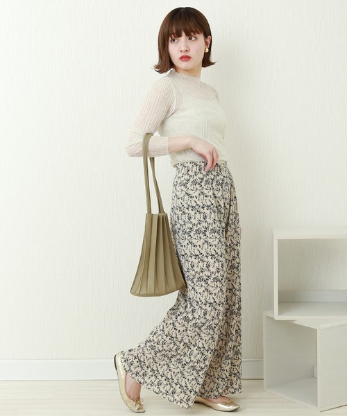 CHARM BERRY TIC(チャームベリーチック)の「花柄クリスタルプリーツパンツ(その他パンツ・レディース・ホワイト×ブラック/ブラック×ホワイト・M)」の10枚目の写真